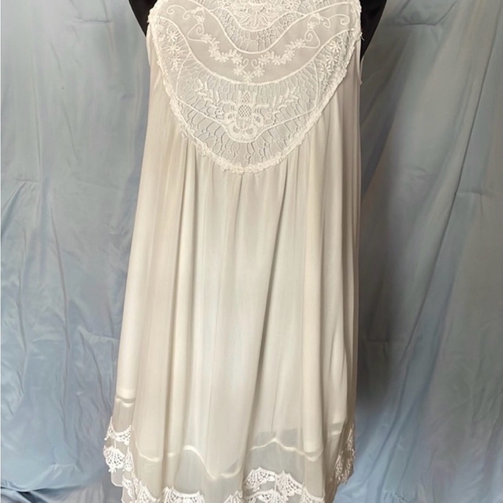 Chic White Lace Chemise